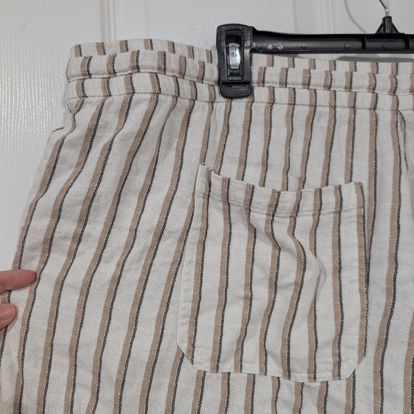 Old Navy Linen Blend Striped Tan and White Women's Shorts in Size XXL - Picture 7 of 13